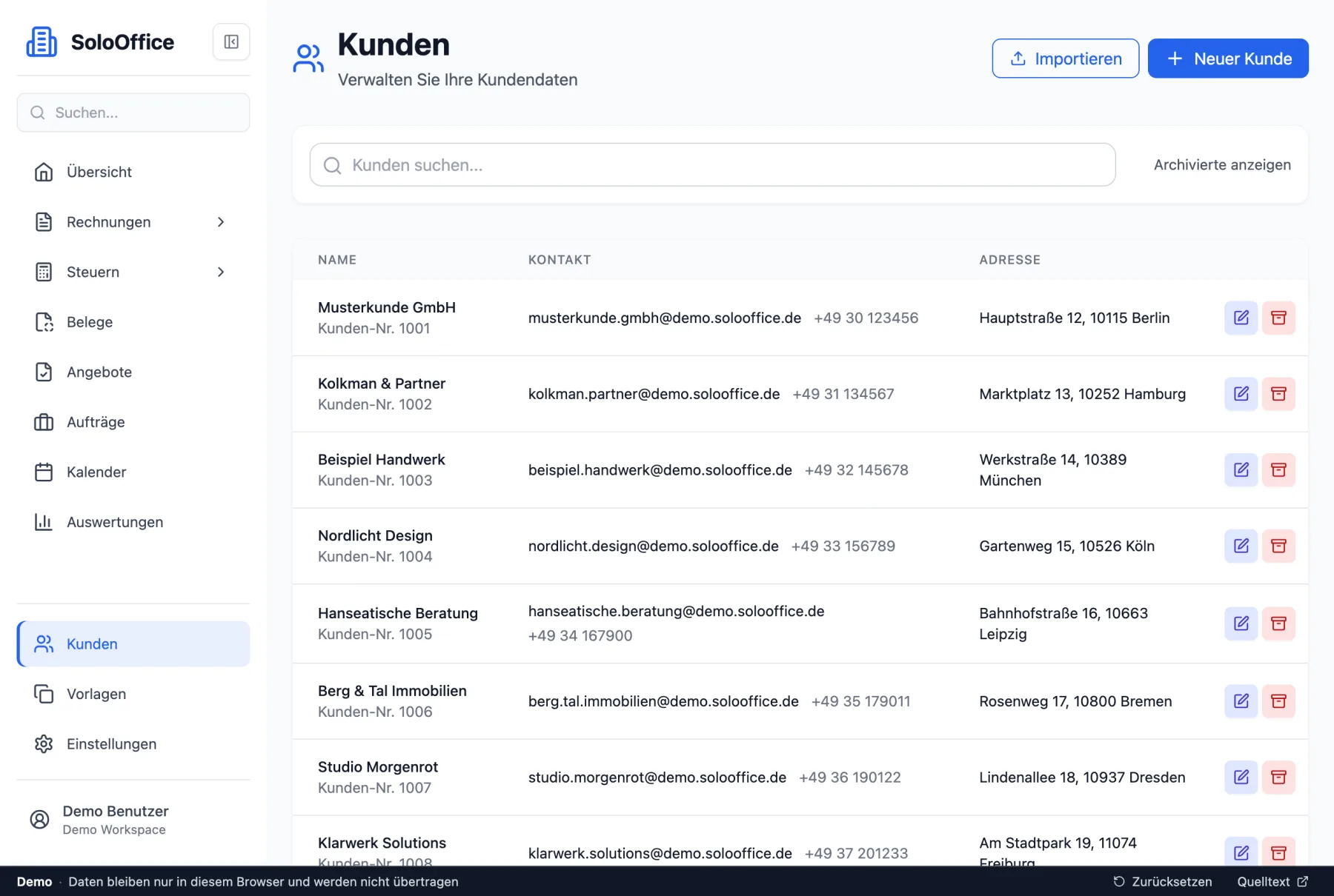 Kundenliste in SoloOffice mit der Überschrift „Kunden“, Kunden-Nummern und dem Eintrag „Kunden“ in der Seitenleiste